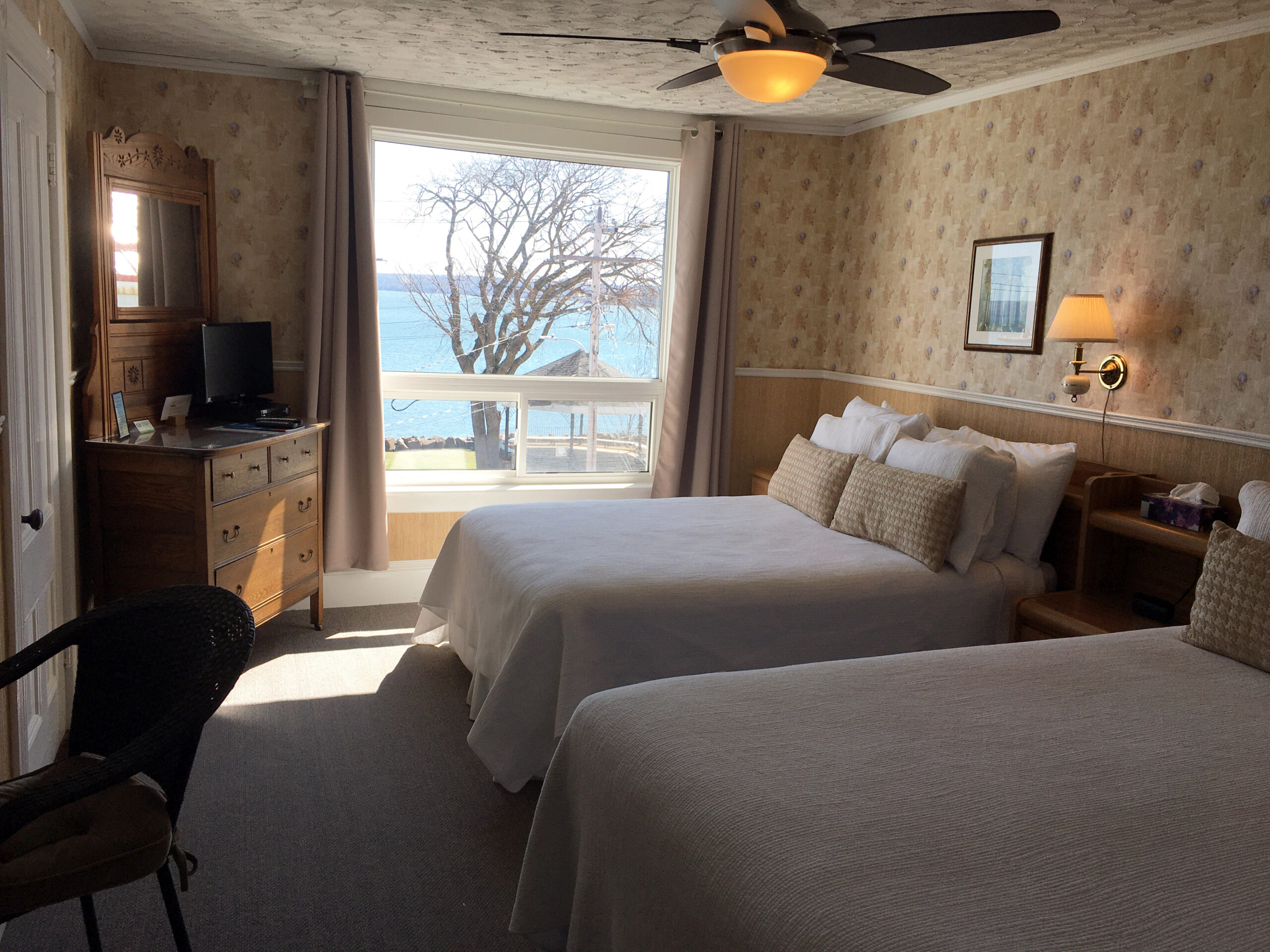 Room 10 | Bayside Inn